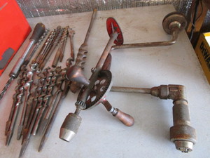 lot 38 image: Shoulder brace & Irwin bits...
