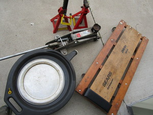 lot 41 image: Floor jack 2ton, jack stands 3ton, ...