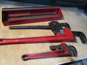 lot 49 image: Pipe wrenches with Buffalo 24, Rid...