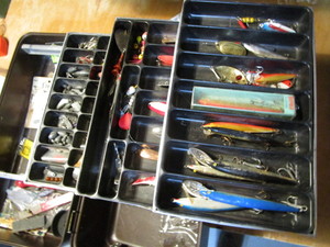 lot 312 image: Uarco tackle box 18, vintage tackl...