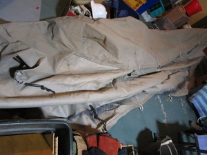 lot 318 image: Boat cover, approx 14-16ft...