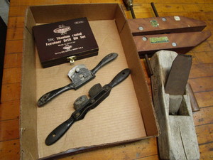 lot 335 image: Forstner bit set, two draw knives w...