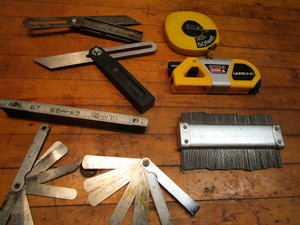 lot 343 image: Feeler gauges, 5ft tape measure, Ce...