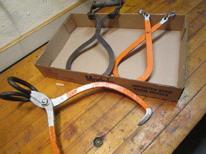 lot 357 image: Ice tongs - smaller household use...