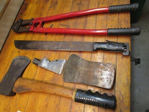lot 363 image: Bolt cutters 25L, two axe heads - ...