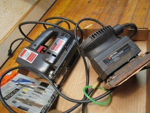 lot 368 image: Skil jig saw & blades, Black & Deck...