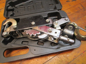 lot 369 image: EZ Winch comalong style...