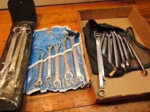 lot 374 image: Wrenches with Craftsman, box end & ...