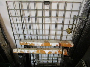 lot 378 image: Wire grids - two 24x48, metal fol...