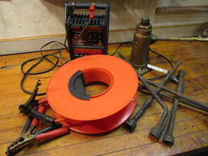 lot 389 image: Battery charger regular & deep cycl...