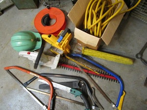 lot 392 image: Lawn care electric WEN chainsaw, R...