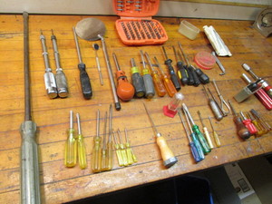 lot 393 image: Screwdrivers with sets, bits, short...