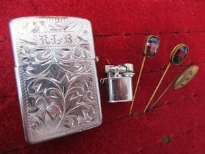 lot 404 image: Pringle engraved lighter, mini gumb...