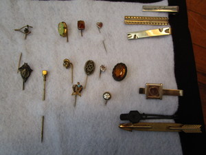 lot 405 image: Stick pins with colored stones tur...
