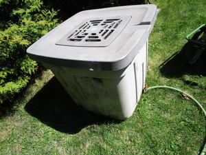 lot 416 image: Suncast rain bucket...