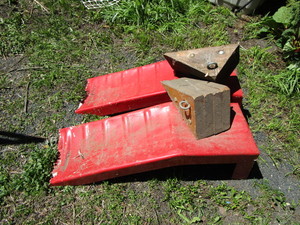 lot 417 image: Metal car ramps, wood wheel chucks...