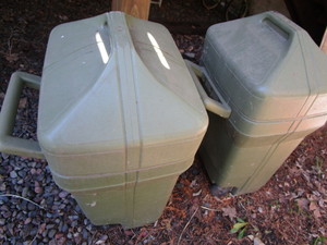 lot 424 image: Wards garbage cans, plastic roller...