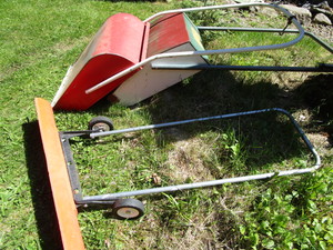 lot 432 image: Snow pushers, qty 3...
