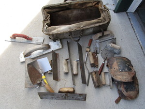 lot 449 image: Trowels - tiling, drywall, knee pad...