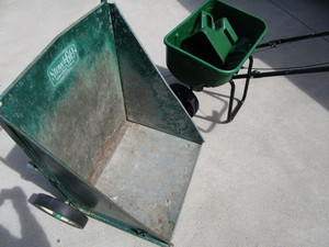 lot 451 image: Vintage Stow & Go metal garden cart...