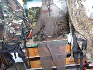 lot 460 image: Hunting clothing screen fabric sui...