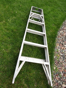 lot 472 image: Aluminum 6ft step ladder...