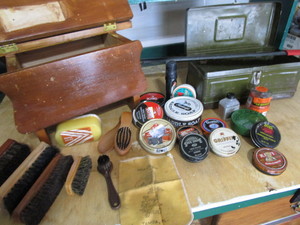 lot 474 image: Shoe shine wooden tote, brushes, po...