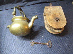 lot 511 image: Wood block pulley 6, brass colored...