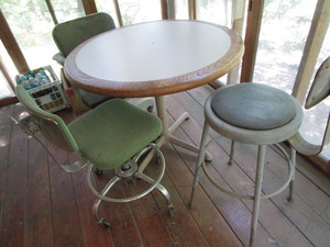lot 512 image: Office 36 round table 29H, two ro...