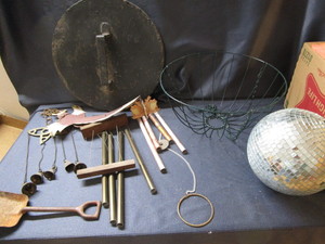 lot 513 image: Wind chimes (3), eagle mobile, bask...
