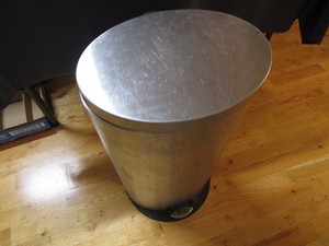 lot 516 image: Stainless step on trash can, 13 gal...
