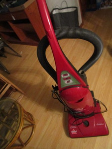 lot 519 image: Bissel upright vacuum...