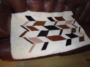 lot 522 image: Latch hook rug 27x50...