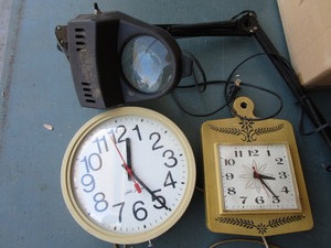 lot 525 image: Vintage GE clock, Seth Thomas clock...