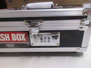 lot 31 image: Vaultz Cash Box