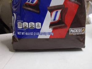 lot 37 image: Snickers Minis
