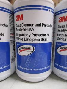 lot 131 image: 3M Glass Cleaner & Protector