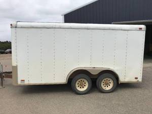 lot 3 image: 1998 Continental Enclosed Cargo Trailer