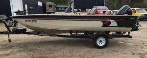 lot 2 image: 2000 Crestliner 1750 Fish Hawk with 2000 Spartan Trailer