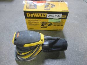lot 13 image: Dewalt 3 Amp Corded 5 in. Variable Speed Random Orbital Sander, DWE6423 - Used