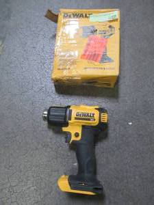 lot 15 image: DEWALT 20-Volt MAX Cordless Compact Heat Gun. USED - MISSING FLAT AND HOOK ATTACHMENTS.