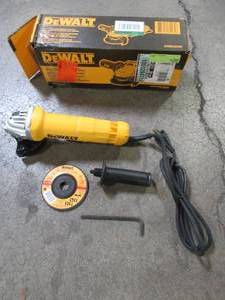 lot 18 image: Dewalt 11 Amp 4-12 in. Angle Grinder, DWE402W - Used