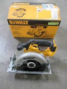 lot 20 image: DEWALT 20-Volt Max Lithium-Ion 6-12 in. Cordless Circular Saw (Tool-Only), DCS391B - USED.