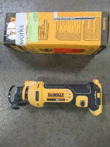 lot 38 image: DEWALT 20-Volt Max Lithium-Ion Cordless Drywall Cut-Out Tool (Tool-Only), DCS551B, USED.