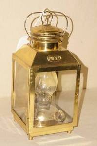 lot 18 image: Vintage Dietz Lantern