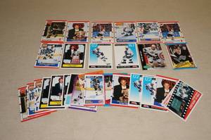 lot 71 image: Wayne Gretzky Hockey Cards