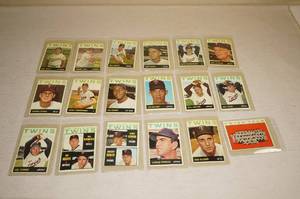 lot 36 image: 1964 Topps Minnesota Twins Team Baseball Cards