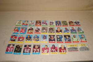 lot 101 image: 1964 Topps Football Cards - Good Condition