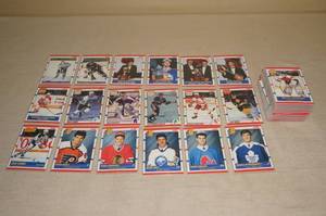 lot 104 image: 1990 Score Hockey Cards