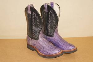 lot 17 image: Old West Purple Leather Cowboy Boots - Ladies 9
